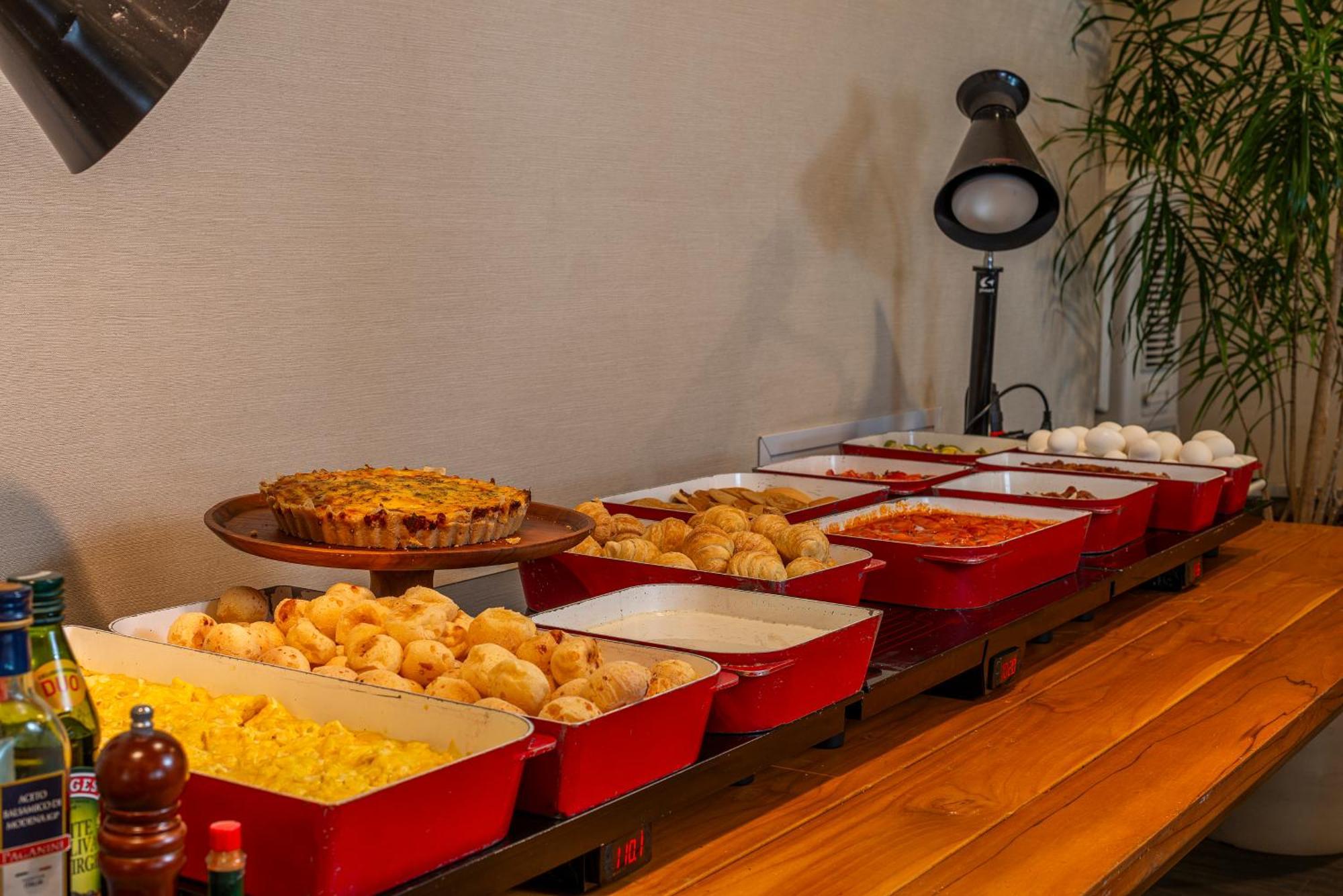 מלון ריו דה ז'ניירו Lifestyle Laghetto Collection מראה חיצוני תמונה A buffet at a restaurant