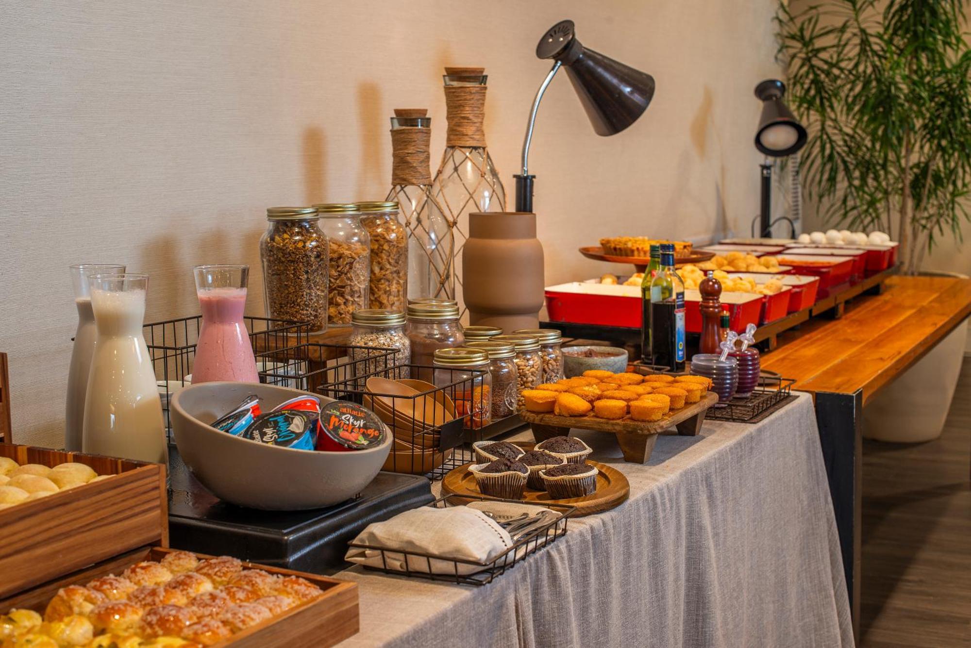 מלון ריו דה ז'ניירו Lifestyle Laghetto Collection מראה חיצוני תמונה A breakfast buffet